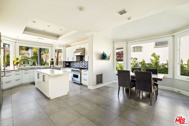 6 Bed Home for Sale in Calabasas, California