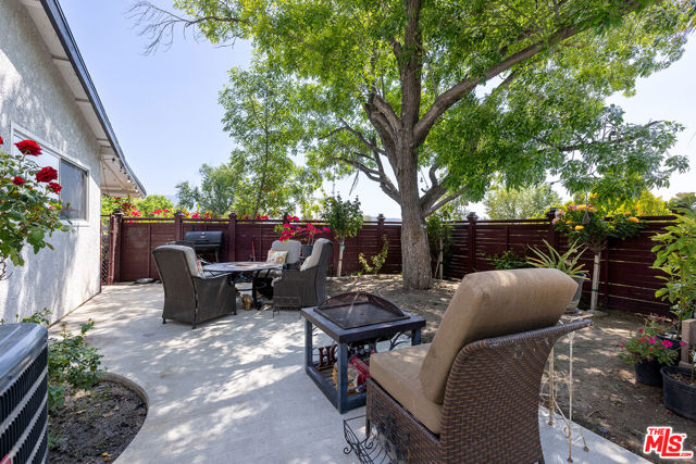27501 Bernina Avenue, Canyon Country CA: https://media.crmls.org/mediaz/c3a54d30-730b-4ddb-9df8-9b5a5f04f13a.jpg