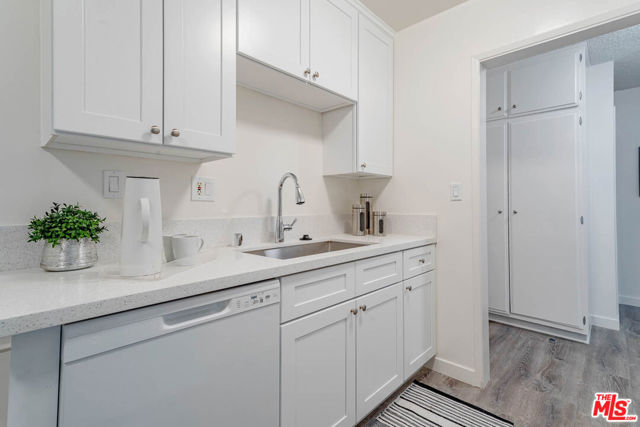 1833 N NORMANDIE Avenue, Los Angeles CA: https://media.crmls.org/mediaz/c3a59150-c2b0-4a59-9ea3-1707d57849a4.jpg