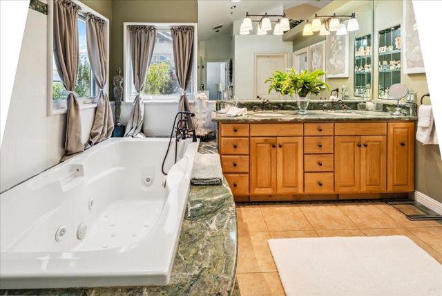 17666 Winding Creek Road, Salinas CA: https://media.crmls.org/mediaz/c3a65ce2-2a3d-4fcd-9a94-e4ac6baa442f.jpg