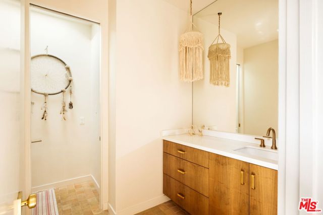 6641 Bedford Avenue, Los Angeles CA: https://media.crmls.org/mediaz/c3a6b90e-ade9-4f61-a5be-6945e80577d8.jpg