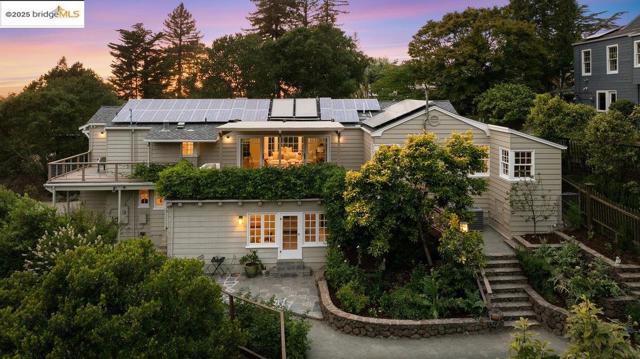 6452 Ascot Dr, Oakland CA: https://media.crmls.org/mediaz/c3a6d0ca-1d1e-49f2-9057-d8f247d2cda4.jpg