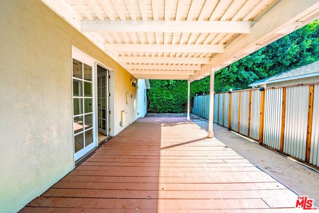 5353 Don Pio Drive, Woodland Hills CA: https://media.crmls.org/mediaz/c3a6ff01-8f9d-4b87-8d16-c5b0222caec9.jpg