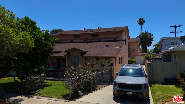 13444 Burbank Boulevard, Sherman Oaks CA: https://media.crmls.org/mediaz/c3a7a09e-ca60-4fe9-bd52-7cf1ff311c52.jpg