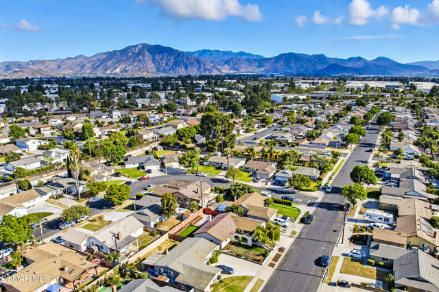 1088 Durkin Street, Camarillo CA: https://media.crmls.org/mediaz/c3a7a57e-399e-418c-95d6-dd505dd58746.jpg