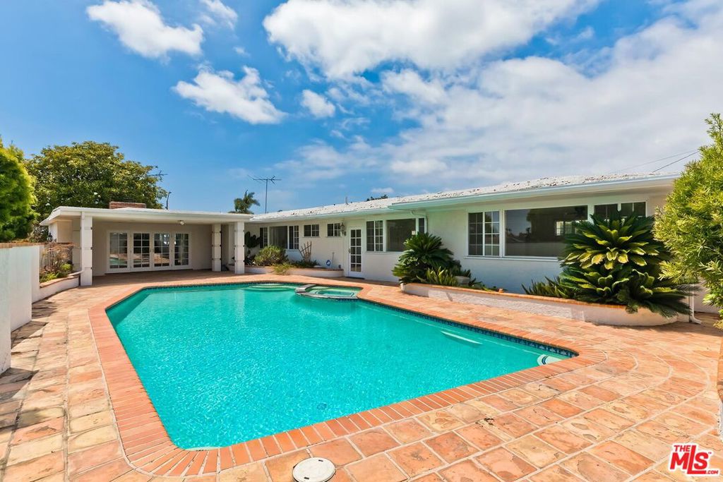 4821 W 63rd Street