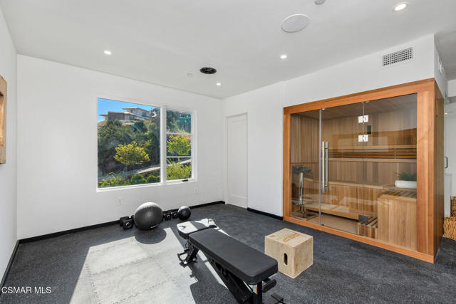 118 Giles Road, Lake Sherwood CA: https://media.crmls.org/mediaz/c3a886e6-5bf8-4475-8d6b-f0076d953af9.jpg