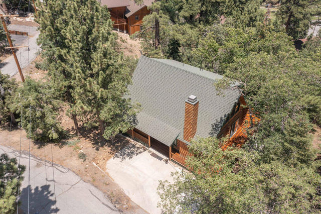 1307 Pigeon Road, Big Bear CA: https://media.crmls.org/mediaz/c3a8a116-8df4-4804-bca3-b7a8e187fa0c.jpg