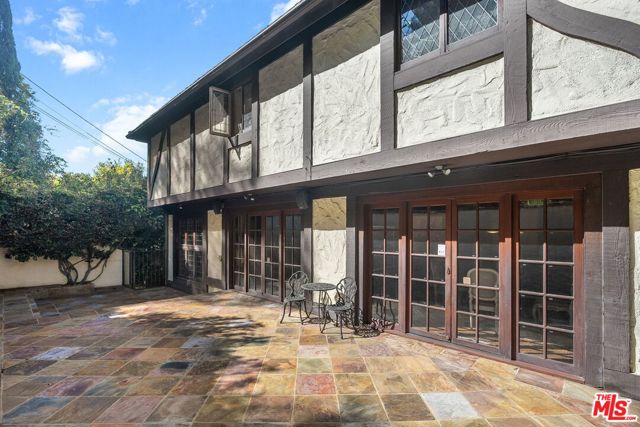 1610 N Beverly Drive, Beverly Hills CA: https://media.crmls.org/mediaz/c3a8daeb-0416-4f15-8872-d6b829465a77.jpg