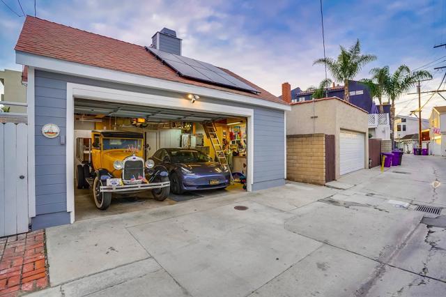 75 Corinthian Walk, Long Beach CA: https://media.crmls.org/mediaz/c3a949c4-4129-4e5a-8168-b8e52e9368fe.jpg