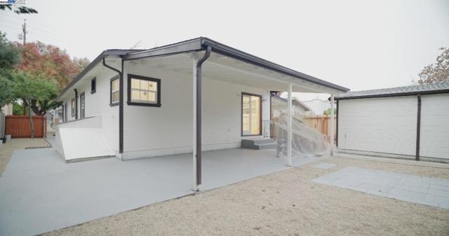 415 W 9Th St, Antioch CA: https://media.crmls.org/mediaz/c3a9597d-1d1a-481f-8eba-b2ecec7e4df0.jpg