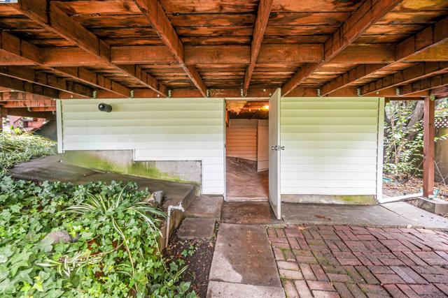 3908 Archmont Pl, Oakland CA: https://media.crmls.org/mediaz/c3a98c4c-ee60-4565-83d9-ff3e756e2862.jpg