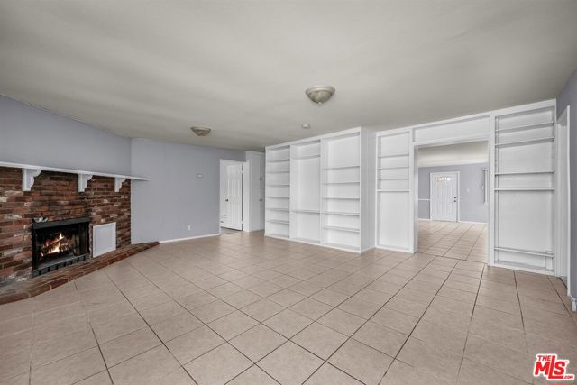 38869 Juniper Tree Road, Palmdale CA: https://media.crmls.org/mediaz/c3aa9911-8999-4973-8b3a-d3623118f18c.jpg