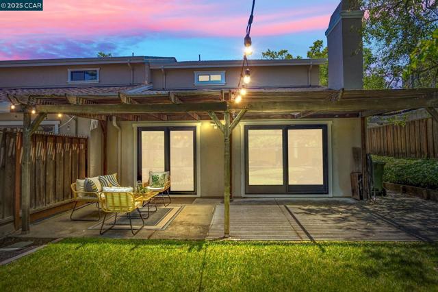 2120 Shady Creek Pl, Danville CA: https://media.crmls.org/mediaz/c3aaed7e-dc2b-4bc1-823b-649abd496a9b.jpg