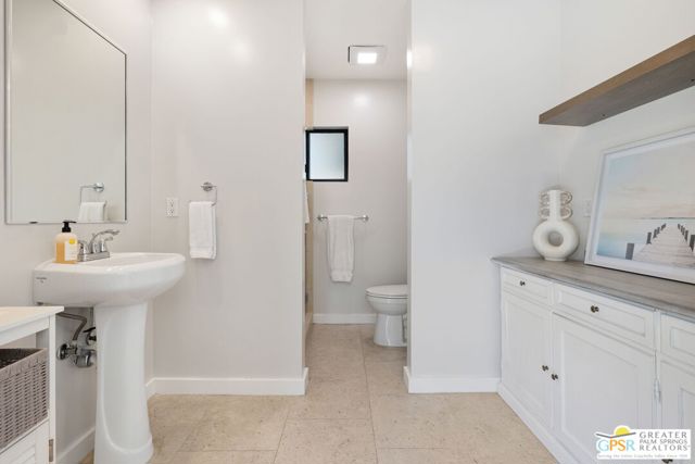 290 W Lilliana Drive, Palm Springs CA: https://media.crmls.org/mediaz/c3aafa00-0503-4a5e-b625-de8571f2f85c.jpg