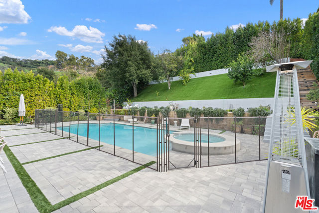 3156 Dona Emilia Drive, Studio City CA: https://media.crmls.org/mediaz/c3ab0720-a61e-4fbd-8d28-d25dd3c3786a.jpg