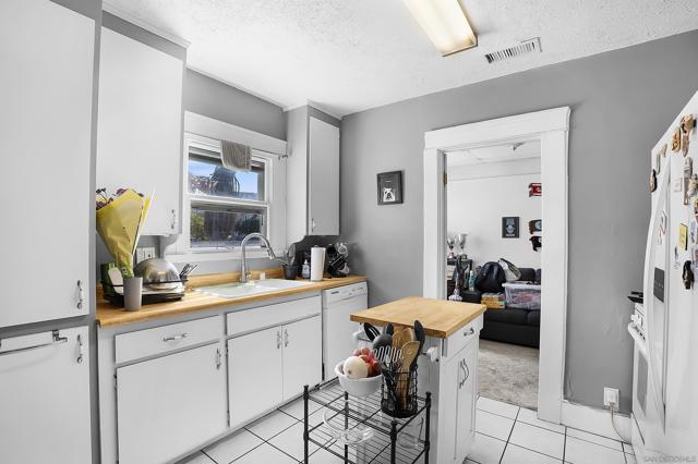 2311 State St, San Diego CA: https://media.crmls.org/mediaz/c3ab0de6-93e2-4ddf-9284-800b641574f1.jpg