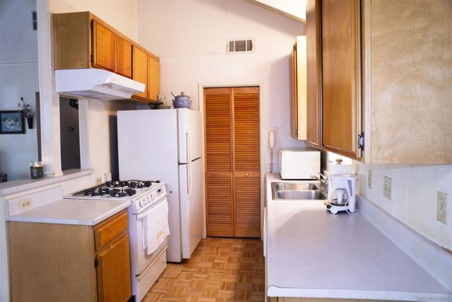 26582 Lake Forest Drive, Twin Peaks CA: https://media.crmls.org/mediaz/c3ab856a-f778-41cb-af4b-02e8a2b4ef68.jpg