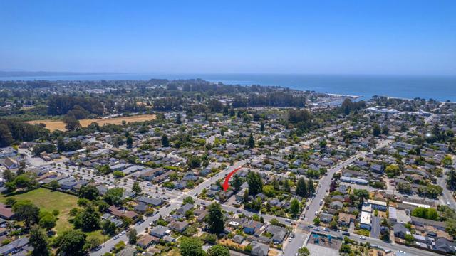 1422 Broadway, Santa Cruz CA: https://media.crmls.org/mediaz/c3ababb6-d859-43b7-81b2-49d54d397a6b.jpg