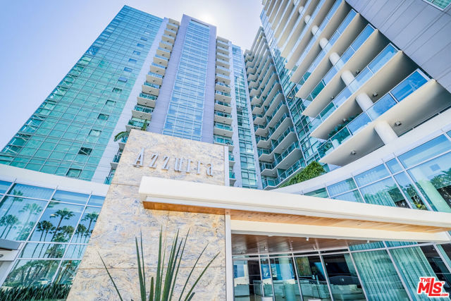 13700 Marina Pointe Drive, Marina del Rey CA: https://media.crmls.org/mediaz/c3acc07d-43b7-408e-b6ca-b09793fc95a6.jpg