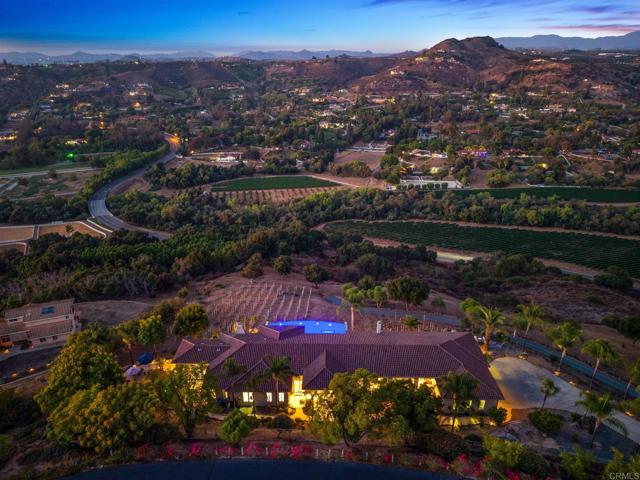 30330 Via Maria Elena, Bonsall CA: https://media.crmls.org/mediaz/c3acc934-029b-418e-9060-45b9e8698878.jpg