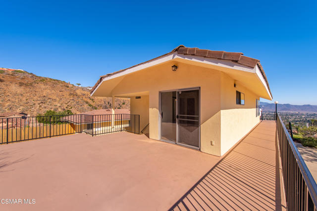 1140 San Clemente Way, Camarillo CA: https://media.crmls.org/mediaz/c3acd883-bf06-4e29-971a-d7e3945e3762.jpg