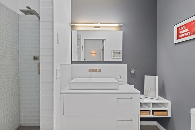 6672 Avenida Andorra, La Jolla CA: https://media.crmls.org/mediaz/c3adce21-af0f-4786-96e7-235f04429eec.jpg