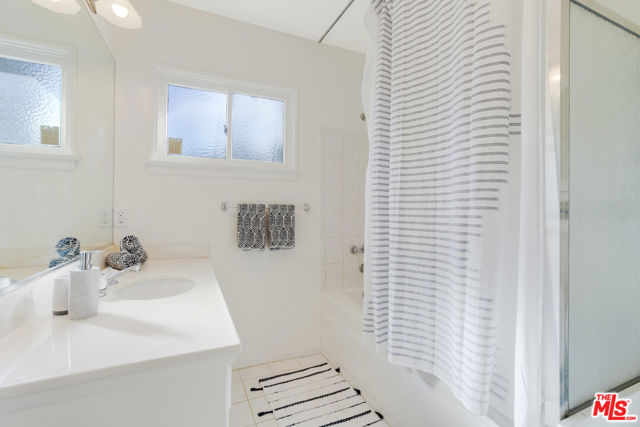 6207 Melba Avenue, Woodland Hills CA: https://media.crmls.org/mediaz/c3ae59db-34c7-4bf2-a983-2f8e3347d296.jpg