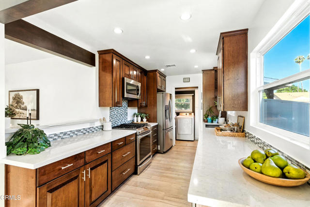 7917 Ostrom Avenue, Van Nuys CA: https://media.crmls.org/mediaz/c3af1d13-1919-449a-96f8-31dede5c9bb2.jpg