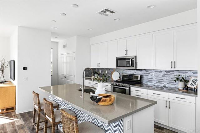 1267 Via Lucero, Oceanside CA: https://media.crmls.org/mediaz/c3af31e0-bef1-46ad-be4c-8bd4b701f5af.jpg