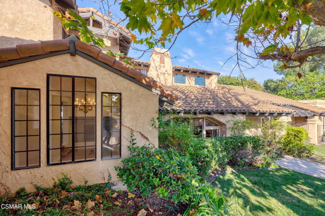 751 Wildwood Avenue, Thousand Oaks CA: https://media.crmls.org/mediaz/c3af376d-1ffe-423e-bf02-51df0505f2c1.jpg