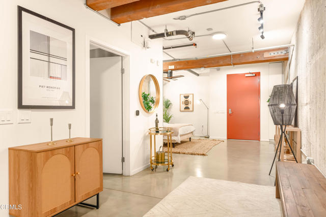 Detail Gallery Image 2 of 53 For 530 S Hewitt St #144,  Los Angeles,  CA 90013 - 2 Beds | 1/1 Baths