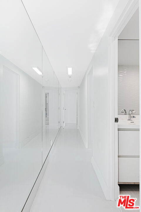 2419 Ocean Front Walk, Venice CA: https://media.crmls.org/mediaz/c3afdbd4-e948-4ce9-bb71-d6a9ea59fc99.jpg