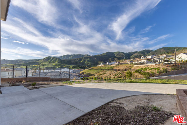 20668 W Hummingbird Court, Porter Ranch CA: https://media.crmls.org/mediaz/c3b02760-e5a5-4a44-95f6-7789056cad74.jpg
