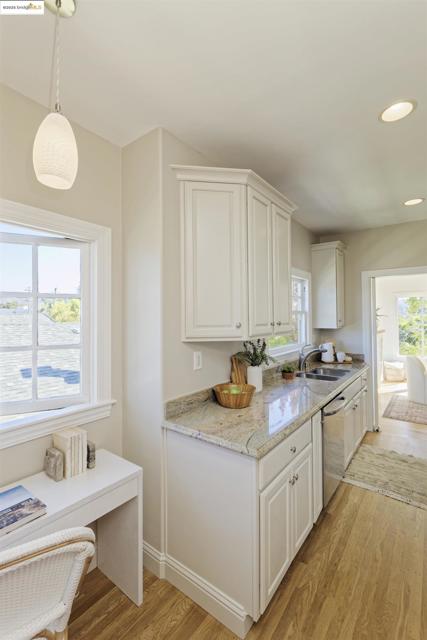 3945 Randolph Ave, Oakland CA: https://media.crmls.org/mediaz/c3b061b5-bdf5-4b4a-a7e2-280a5d6e25a0.jpg