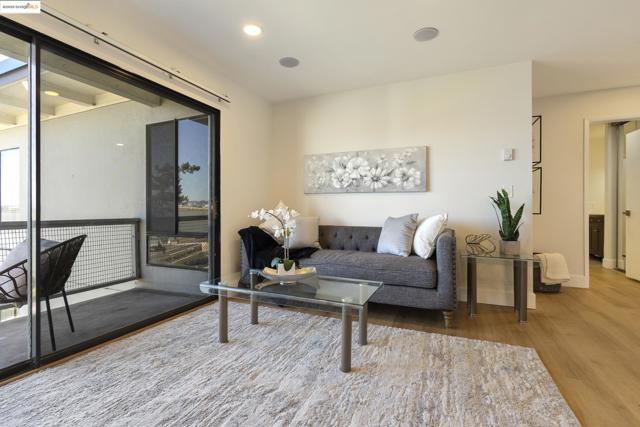 2 Anchor, Emeryville CA: https://media.crmls.org/mediaz/c3b09567-89a1-4118-a441-9f34c0f97f98.jpg