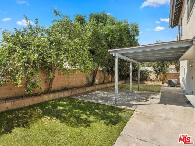7803 Goldmine Lane, Lake Balboa CA: https://media.crmls.org/mediaz/c3b09cde-e561-4226-a337-8d19aaadcbf7.jpg