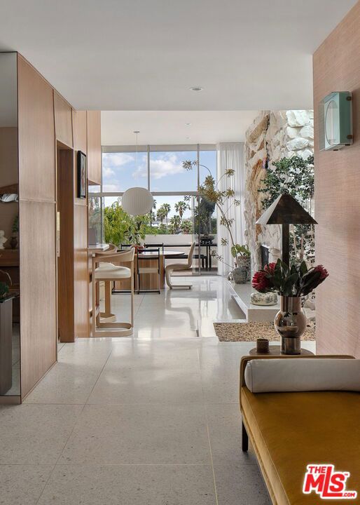 11513 Dona Cecilia Drive, Studio City CA: https://media.crmls.org/mediaz/c3b10e14-312f-48b2-95c3-584626df2791.jpg