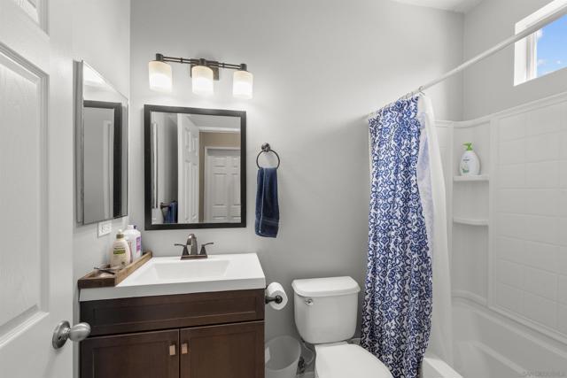 2745 White Pine Ct, Chula Vista CA: https://media.crmls.org/mediaz/c3b1572f-d446-4e3a-99b4-989c936247bf.jpg