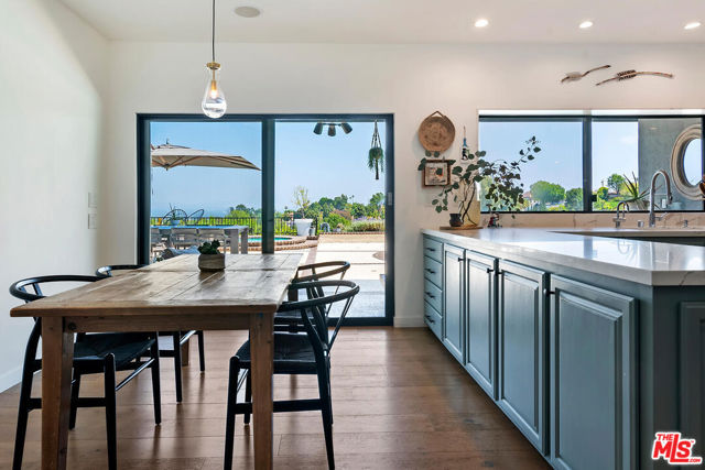 17237 Quesan Place, Encino CA: https://media.crmls.org/mediaz/c3b1a04e-e3d0-41b6-9169-430593000124.jpg