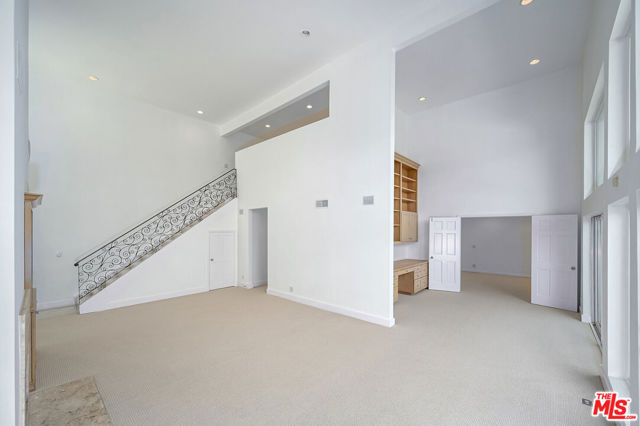 4250 Via Dolce, Marina del Rey CA: https://media.crmls.org/mediaz/c3b1a9a2-2a11-4c17-b972-c5eeec35a841.jpg