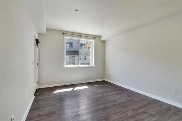 2925 Glascock Street, Oakland CA: https://media.crmls.org/mediaz/c3b1e4ae-6c2a-4d6b-9aad-47bc51a37031.jpg