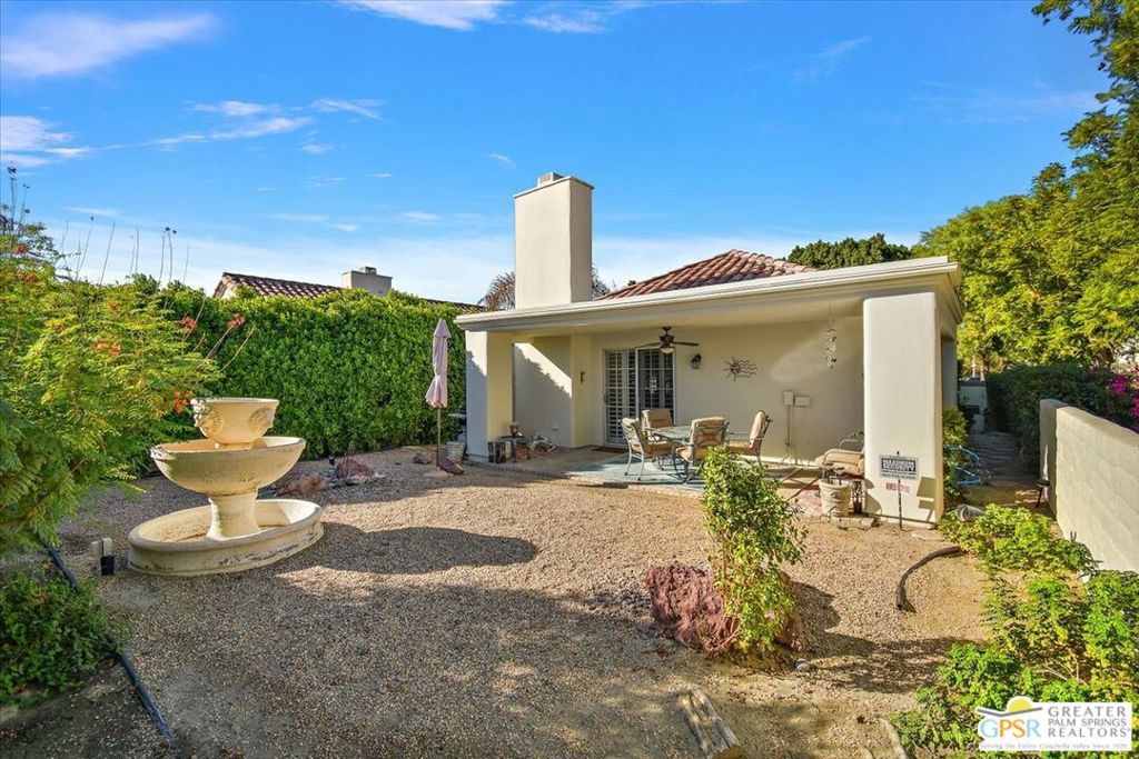 https://media.crmls.org/mediaz/c3b23afb-04c4-43a3-8fbb-274b2c0b6c58.jpg?preset=X-Large