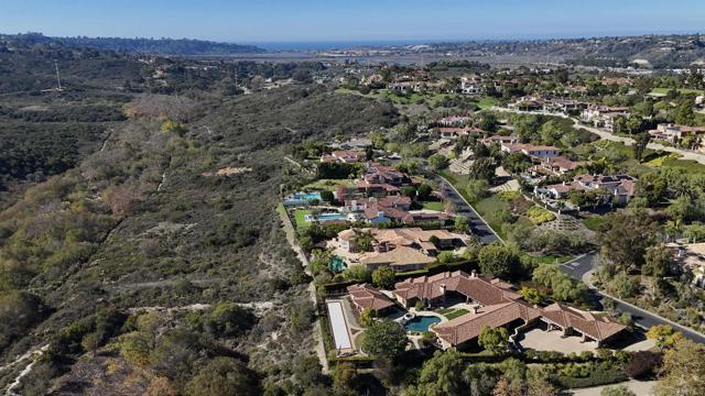 4695 Rancho Verde Trl, San Diego CA: https://media.crmls.org/mediaz/c3b276c6-743a-4f21-8f5c-d6a3ead0bc30.jpg