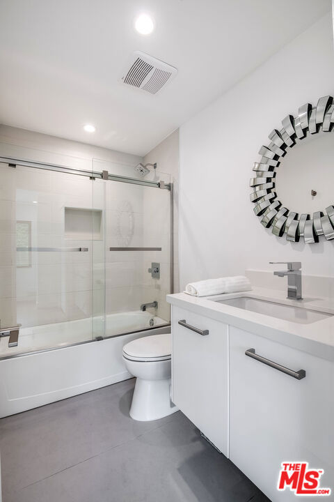 13378 Contour Drive, Sherman Oaks CA: https://media.crmls.org/mediaz/c3b2ddbc-17aa-4311-9e59-63d91f82ee82.jpg