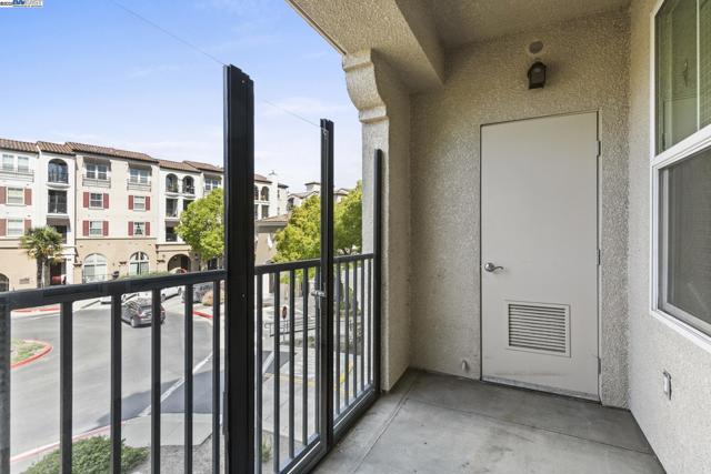 3275 Dublin Blvd, Dublin CA: https://media.crmls.org/mediaz/c3b30e8f-fd41-40f7-9ede-02f29e616952.jpg