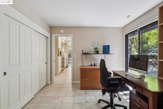 1037 Silverhill Dr, Lafayette CA: https://media.crmls.org/mediaz/c3b339eb-cff0-4bd8-a722-42554b24bf67.jpg