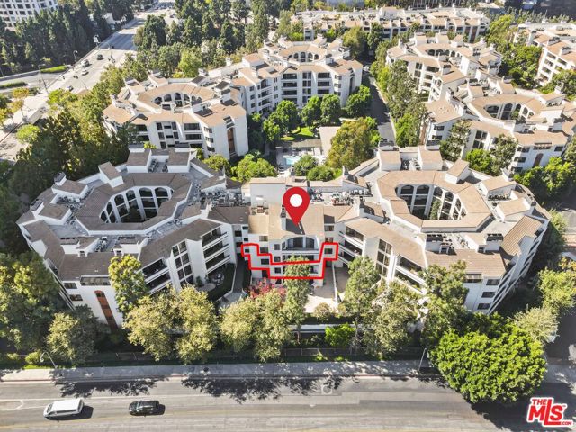 2102 Century Park Lane, Los Angeles CA: https://media.crmls.org/mediaz/c3b3ffd5-0660-4576-88e9-8aac08454ee9.jpg