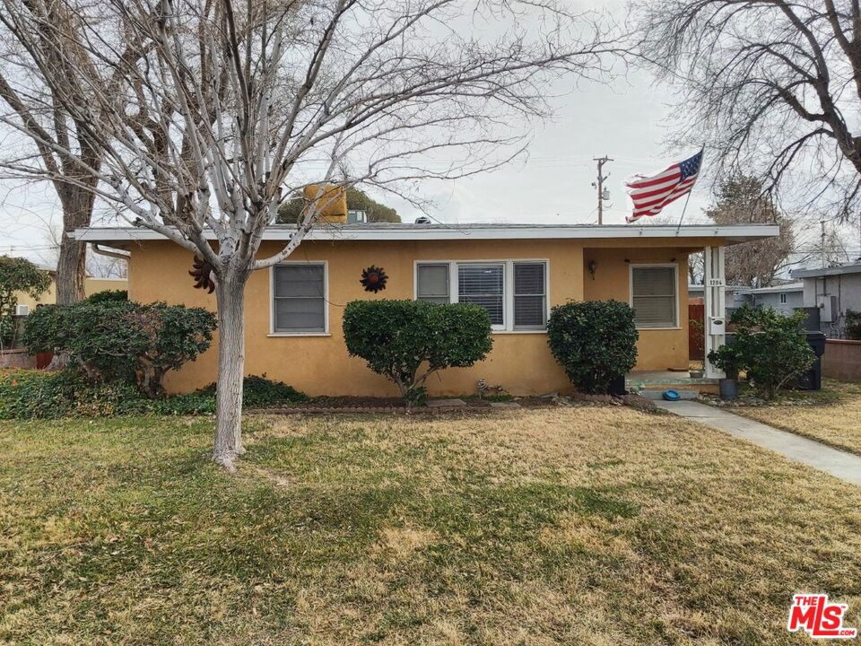 1204 W Ivyton Street, Lancaster, CA 93534