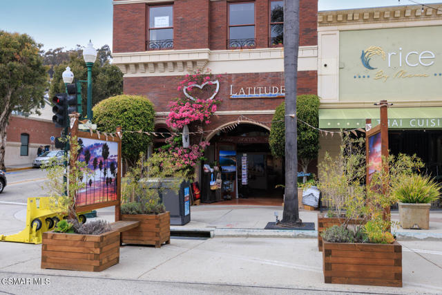 285 N Ventura Avenue, Ventura CA: https://media.crmls.org/mediaz/c3b509ab-8813-4dc6-b8e5-a3fec7cfbfb2.jpg